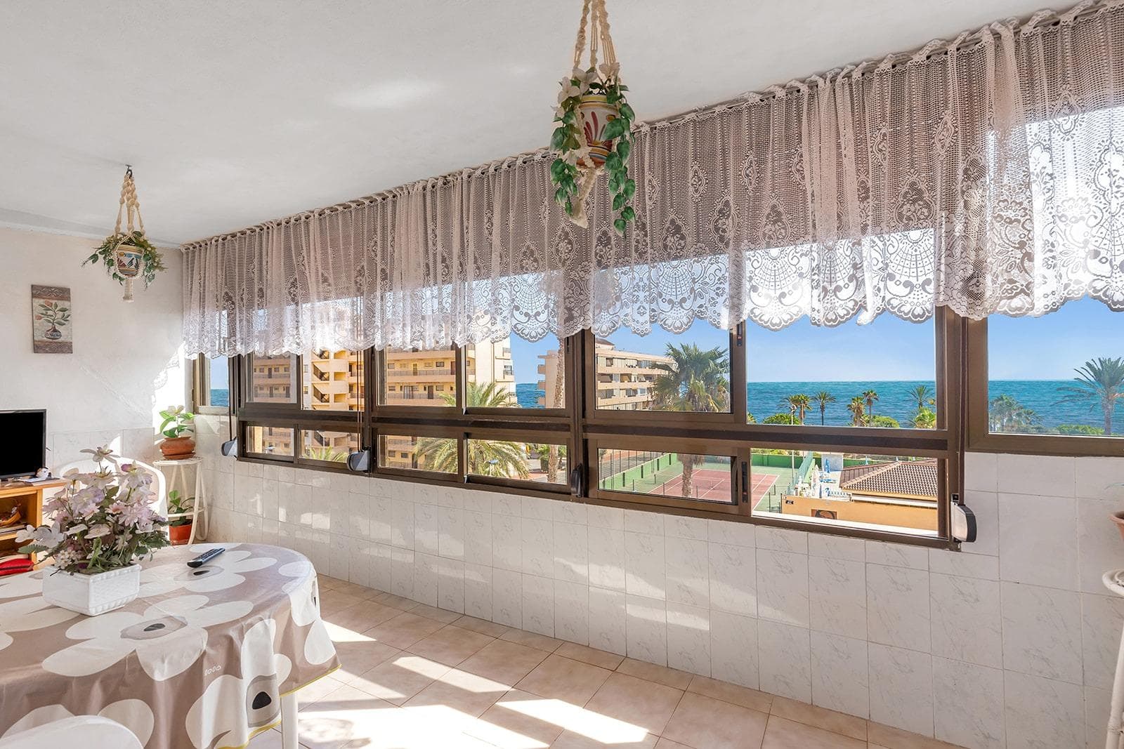 Apartamento de dos dormitorios con vistas la mar · foto 2