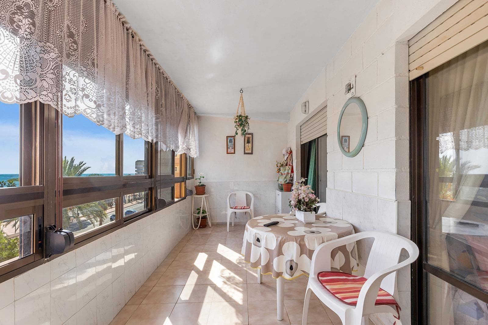 Apartamento de dos dormitorios con vistas la mar · foto 3