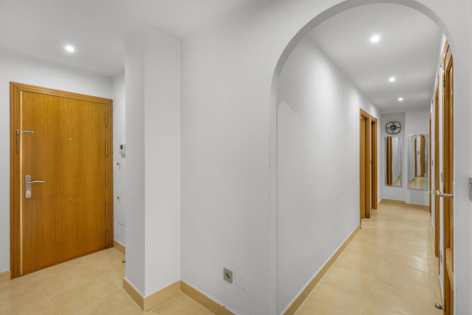 Spacious 4-bedroom apartment in central area – Calle San Pascual (next to Calle Orihuela)