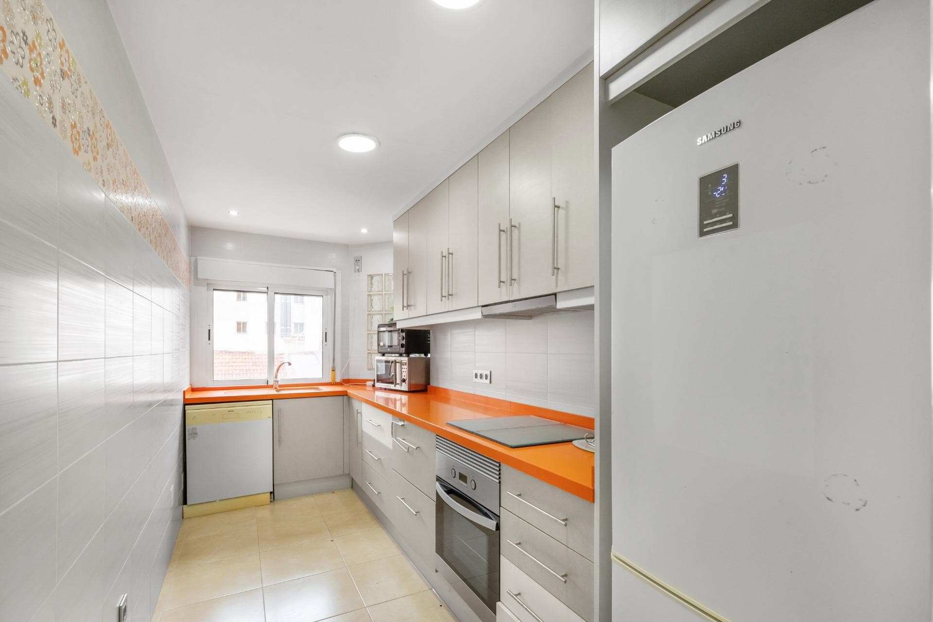 Spacious 4-bedroom apartment in central area – Calle San Pascual (next to Calle Orihuela)