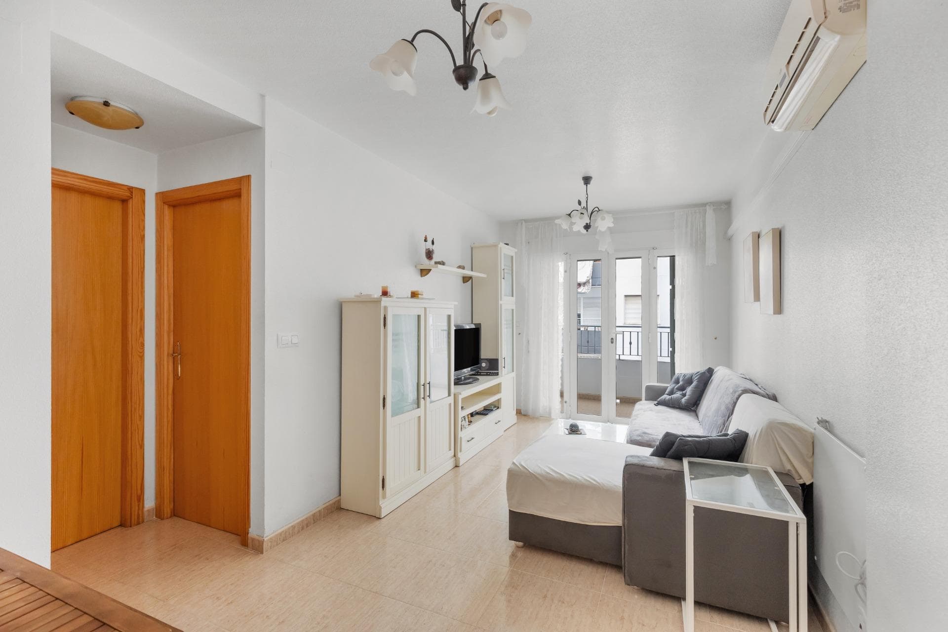 2-Bedroom Apartment with Pool, Garage and Storage Room Near the Centre of Torrevieja
