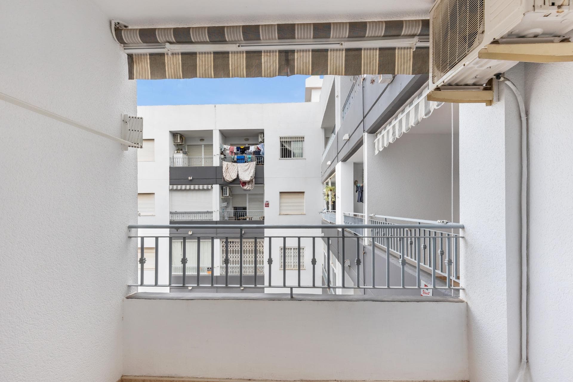 2-Bedroom Apartment with Pool, Garage and Storage Room Near the Centre of Torrevieja