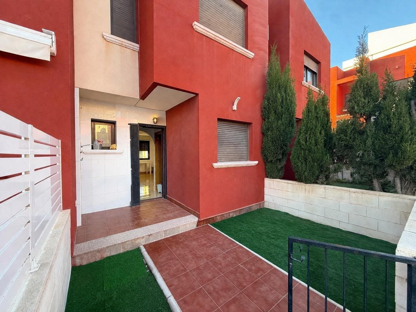 Townhouse opportunity in Aguas Nuevas