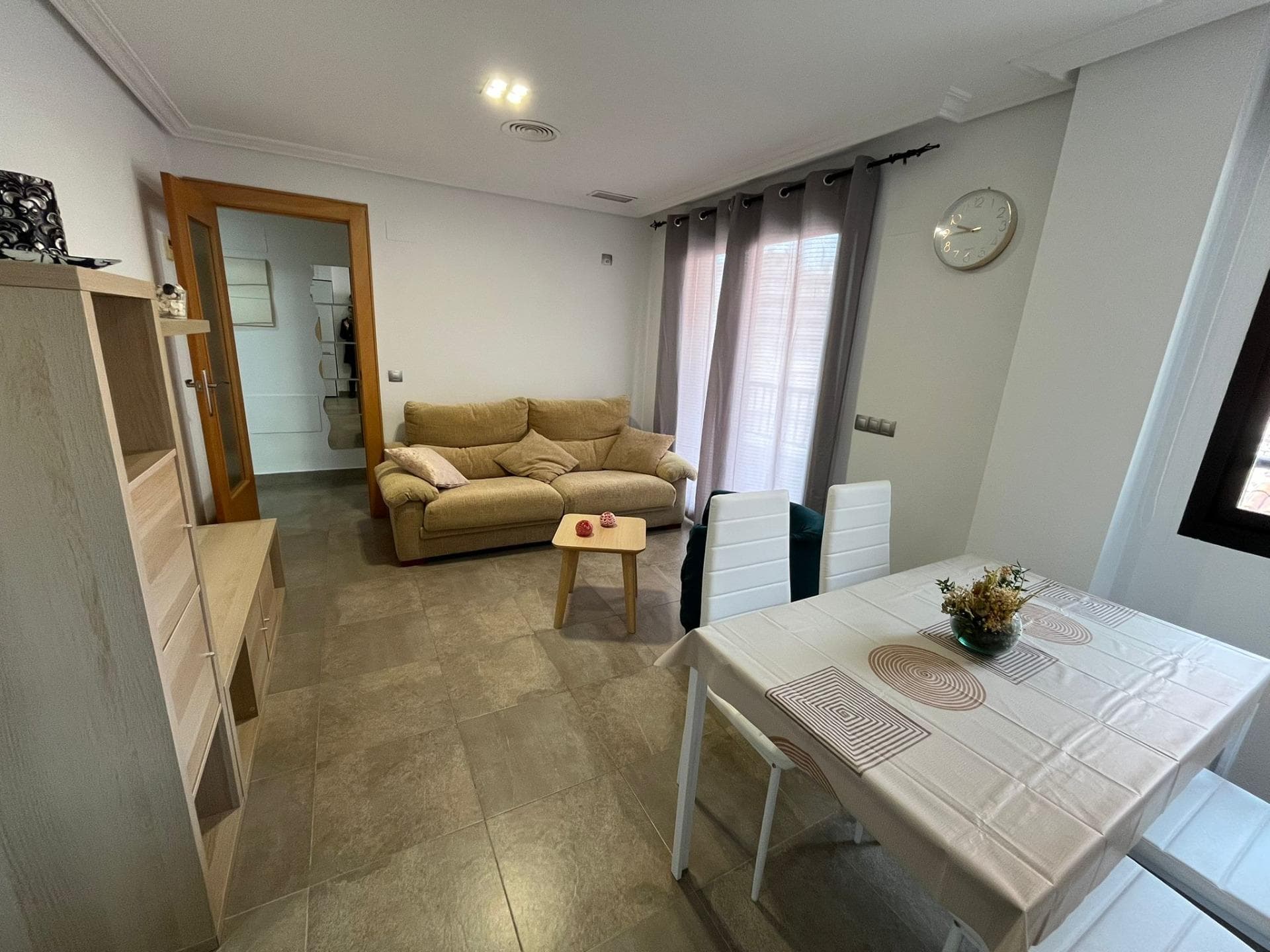 Pristine 2-Bedroom Apartment – Furniture Included – Prime Location