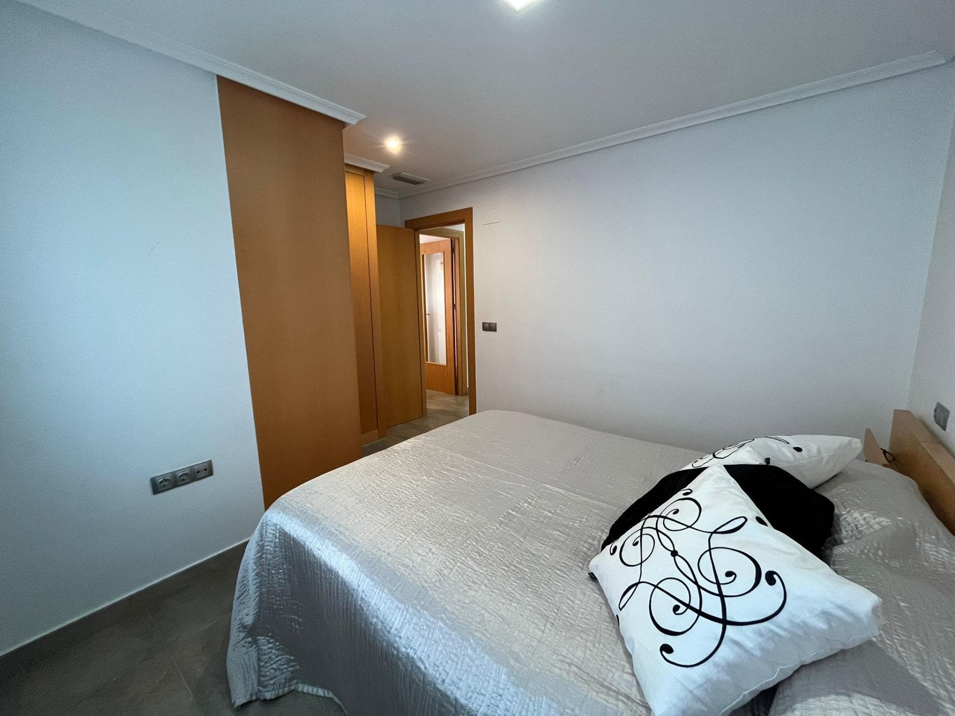 Pristine 2-Bedroom Apartment – Furniture Included – Prime Location