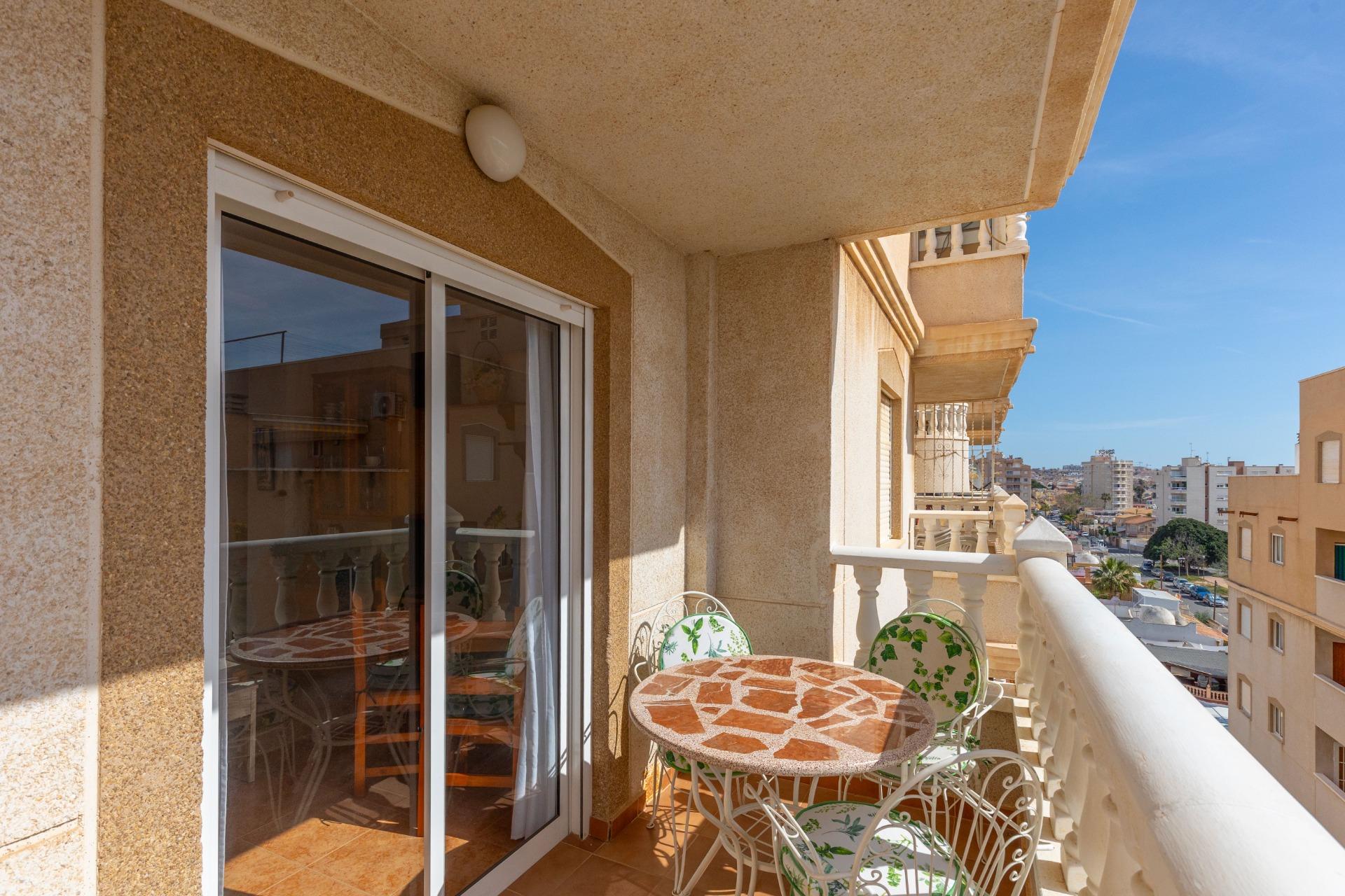 Sunrise views and Mediterranean breezes in Nueva Torrevieja! 2 bedrooms + communal pool