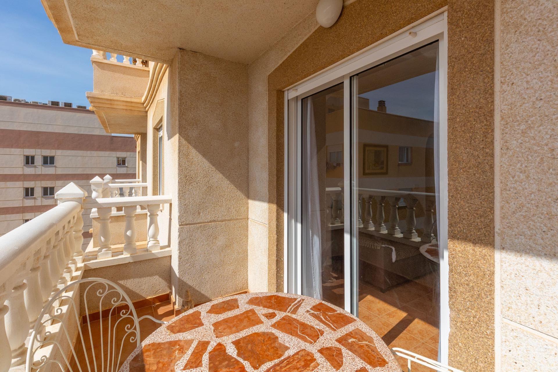 Sunrise views and Mediterranean breezes in Nueva Torrevieja! 2 bedrooms + communal pool