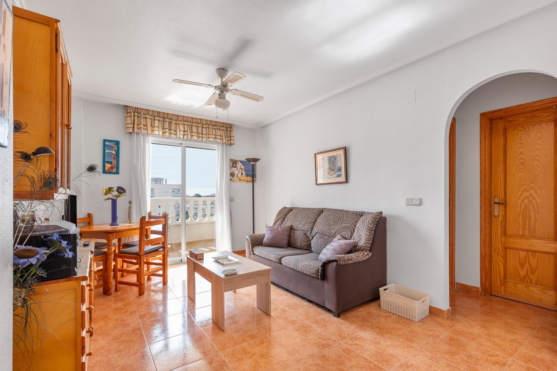 Sunrise views and Mediterranean breezes in Nueva Torrevieja! 2 bedrooms + communal pool