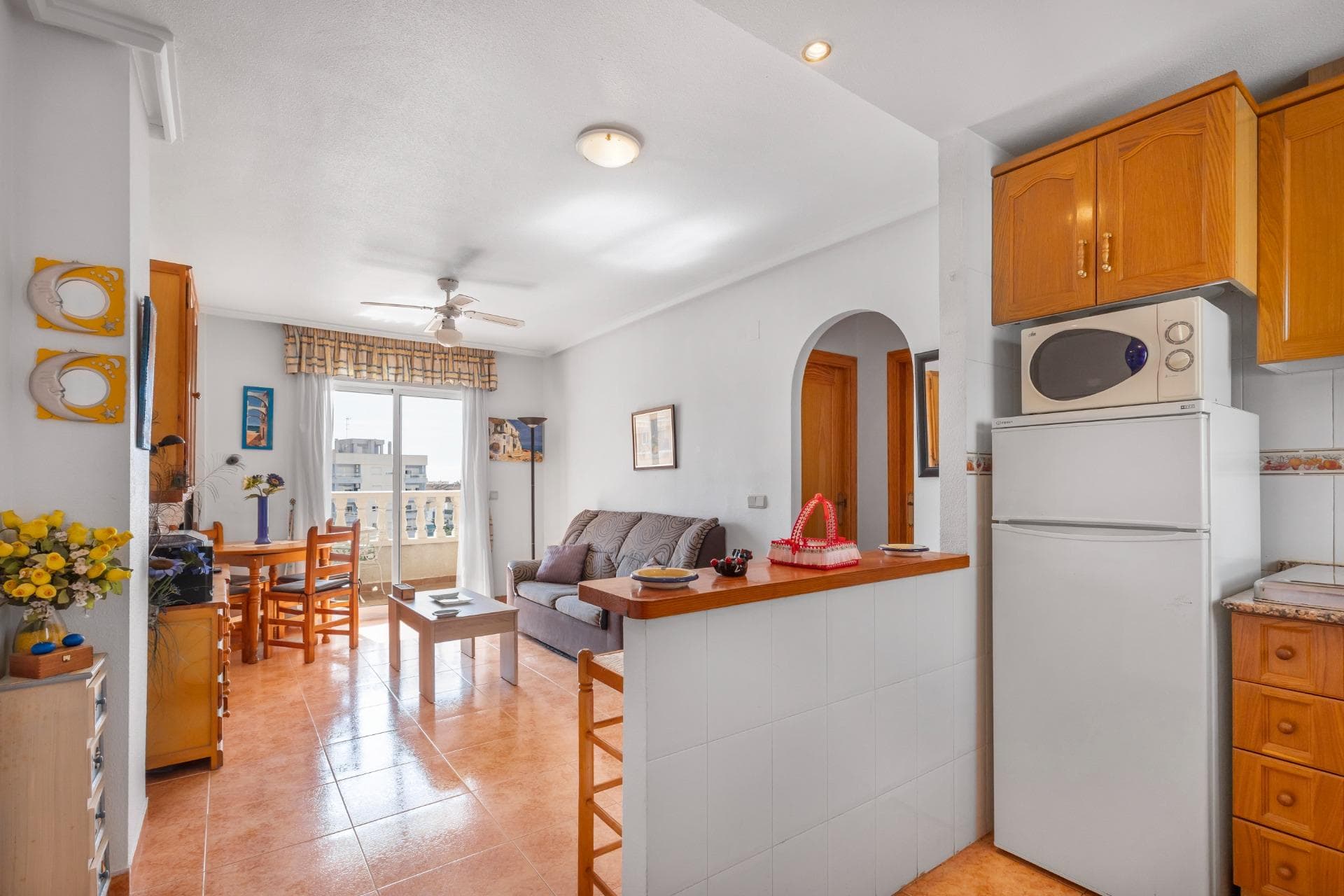 Sunrise views and Mediterranean breezes in Nueva Torrevieja! 2 bedrooms + communal pool