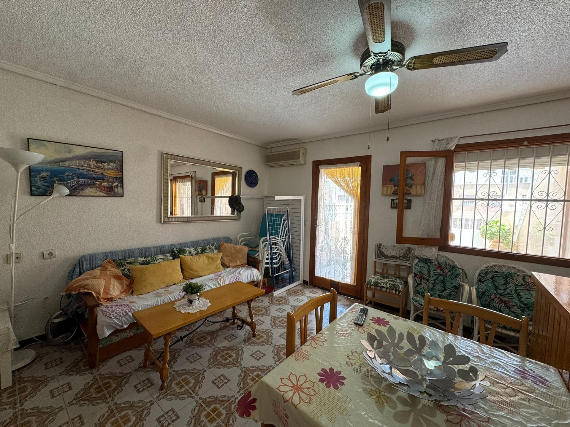 Ground floor bungalow with 3 bedrooms and 2 bathrooms, 300m from Los Náufragos Beach