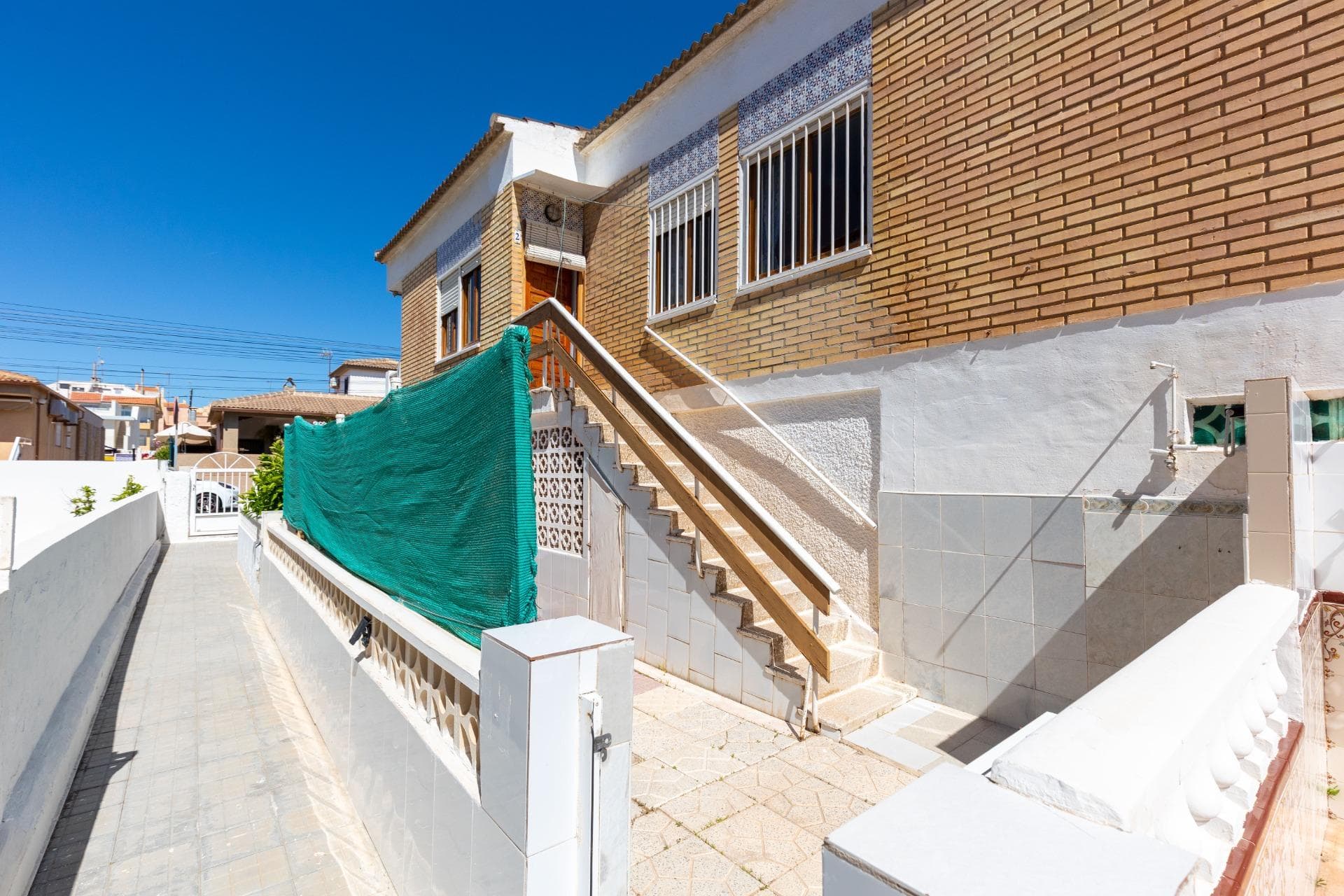 Upper Floor Bungalow in Los Europeos, Torrevieja - Just 50 meters from the beach