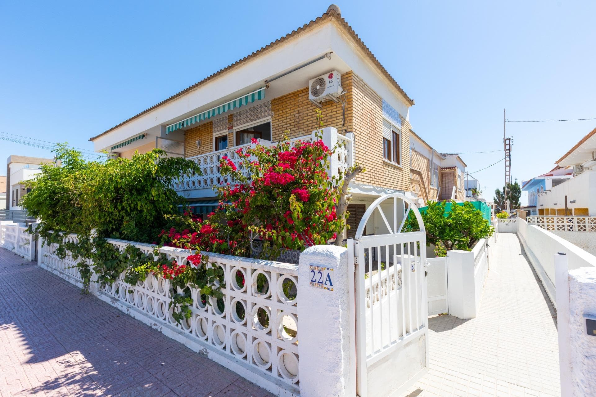 Upper Floor Bungalow in Los Europeos, Torrevieja - Just 50 meters from the beach