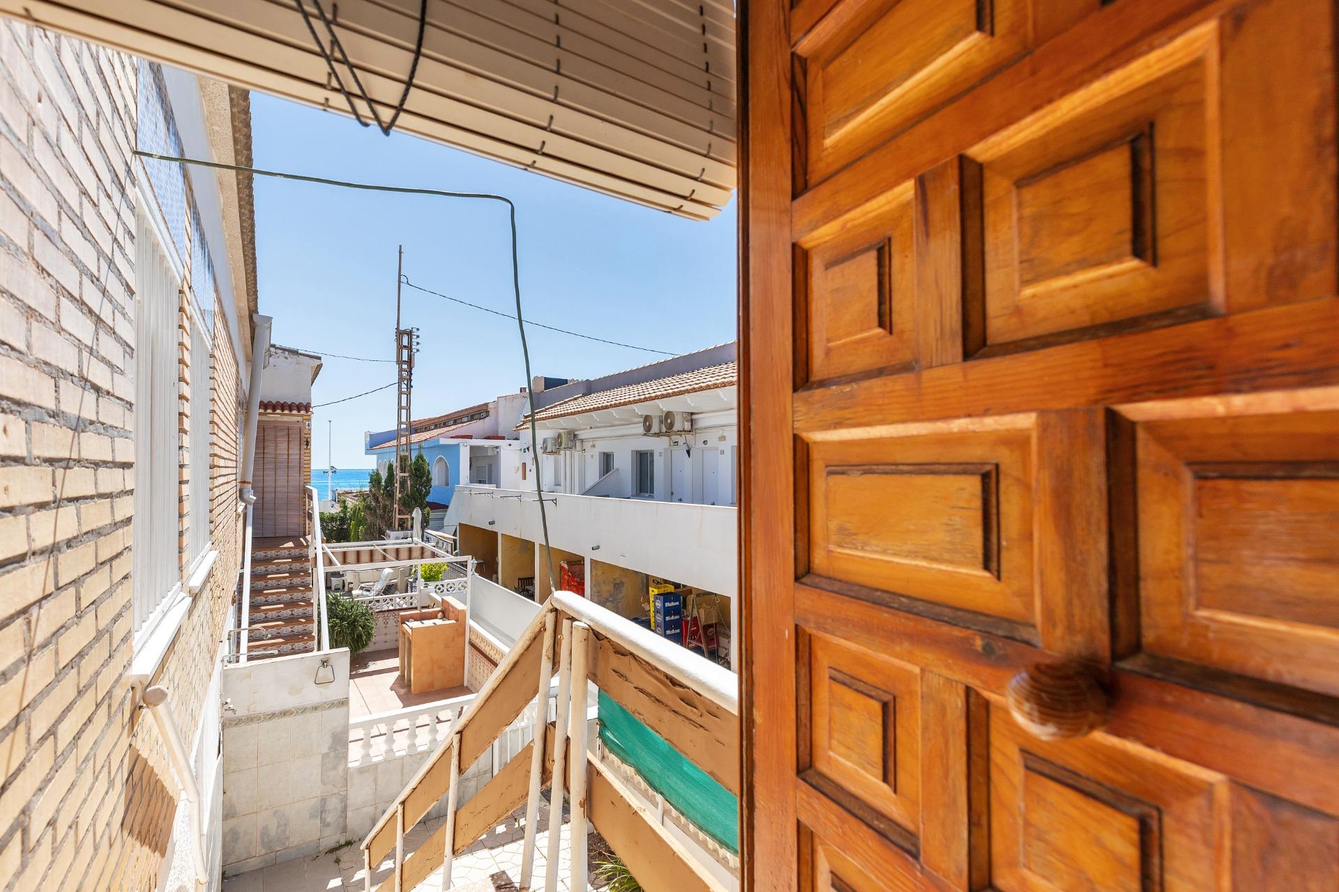 Upper Floor Bungalow in Los Europeos, Torrevieja - Just 50 meters from the beach