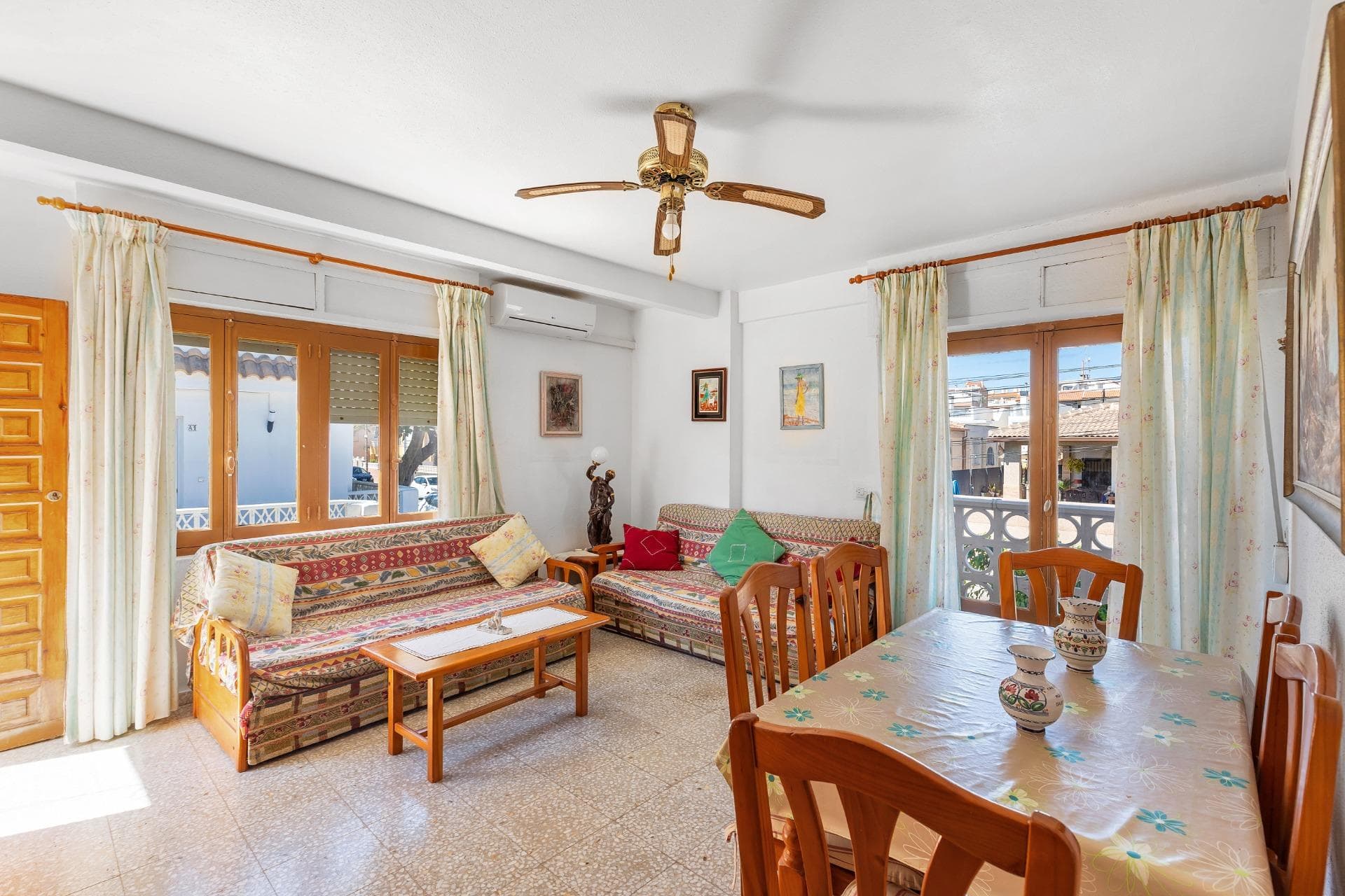 Upper Floor Bungalow in Los Europeos, Torrevieja - Just 50 meters from the beach