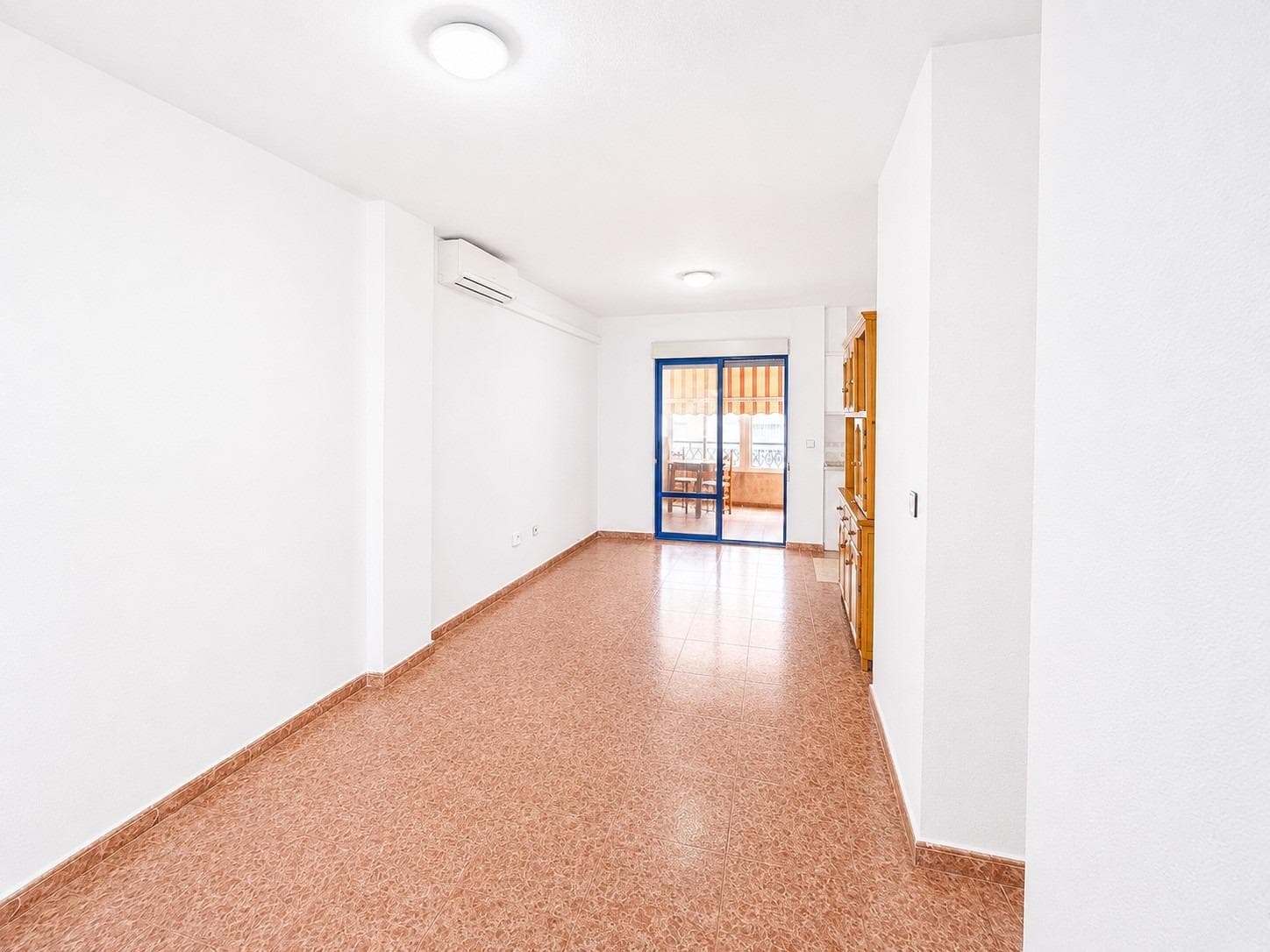 Bargain 3-bedroom apartment with terrace