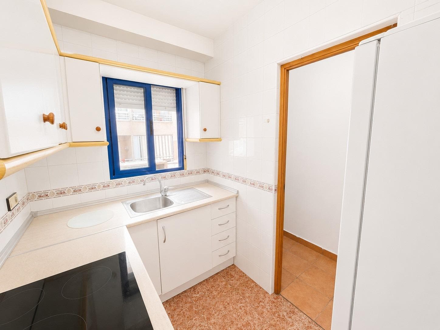 Bargain 3-bedroom apartment with terrace