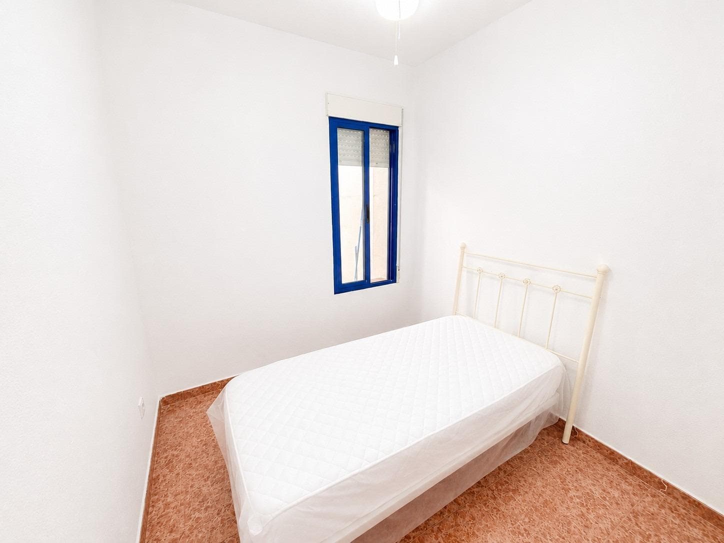 Bargain 3-bedroom apartment with terrace