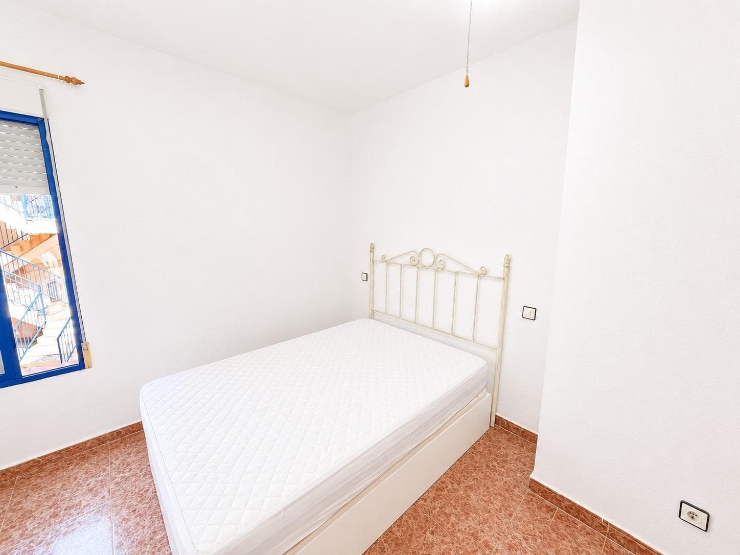 Bargain 3-bedroom apartment with terrace