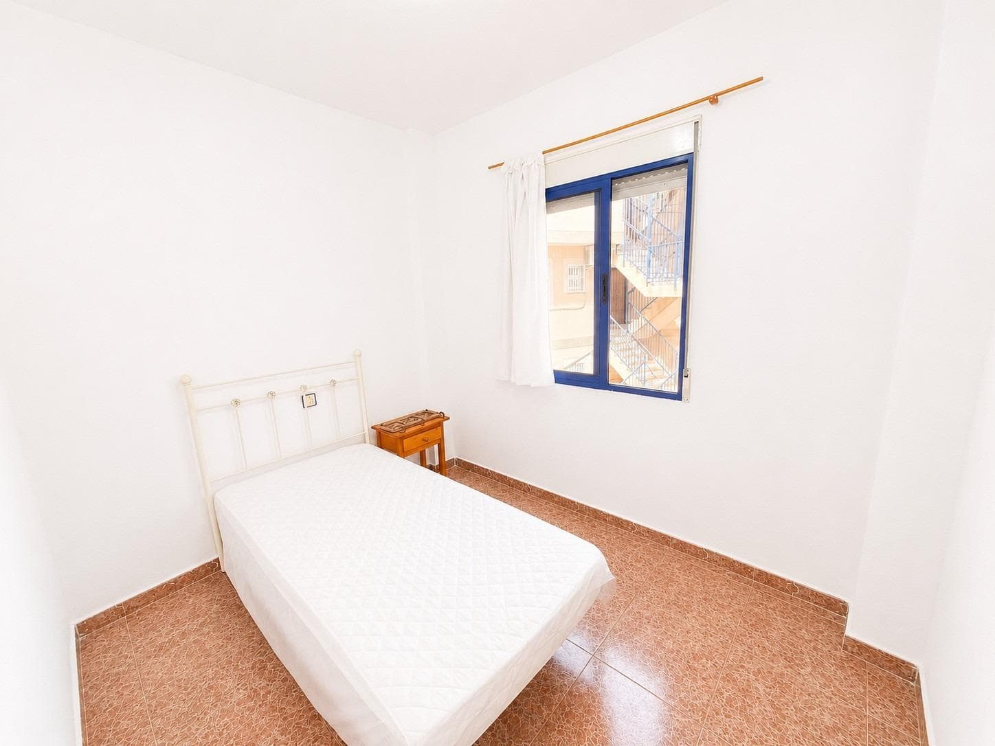 Bargain 3-bedroom apartment with terrace
