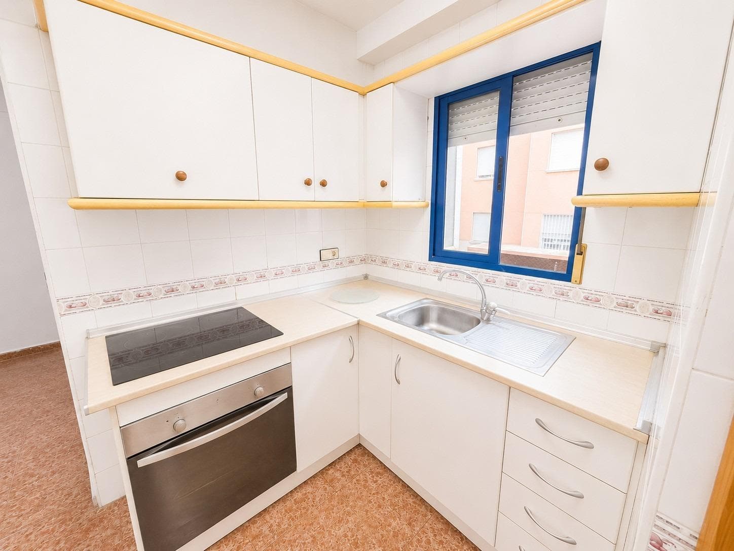 Bargain 3-bedroom apartment with terrace