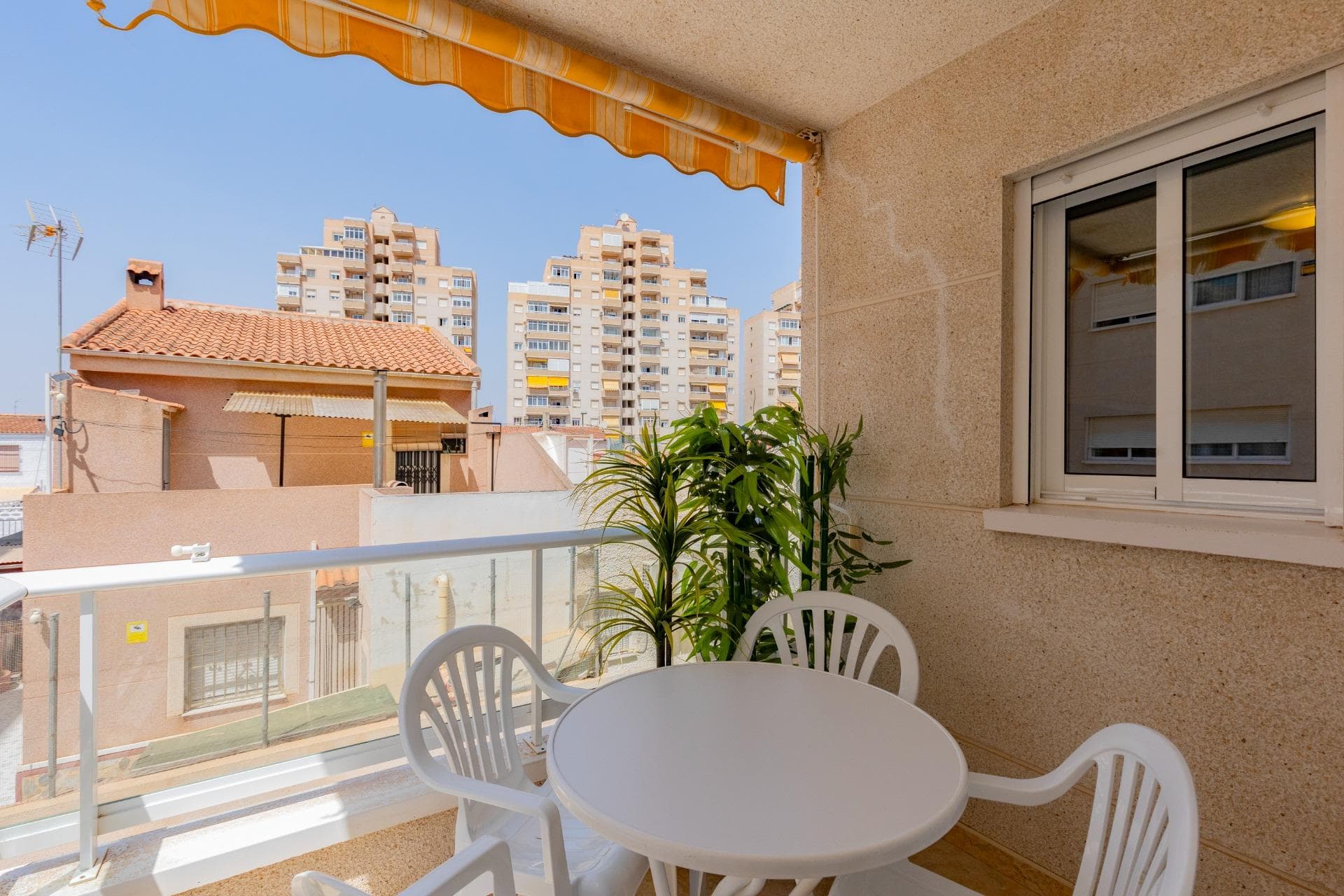 Impeccable two-bedroom apartment with pool and garage included in Nueva Torrevieja