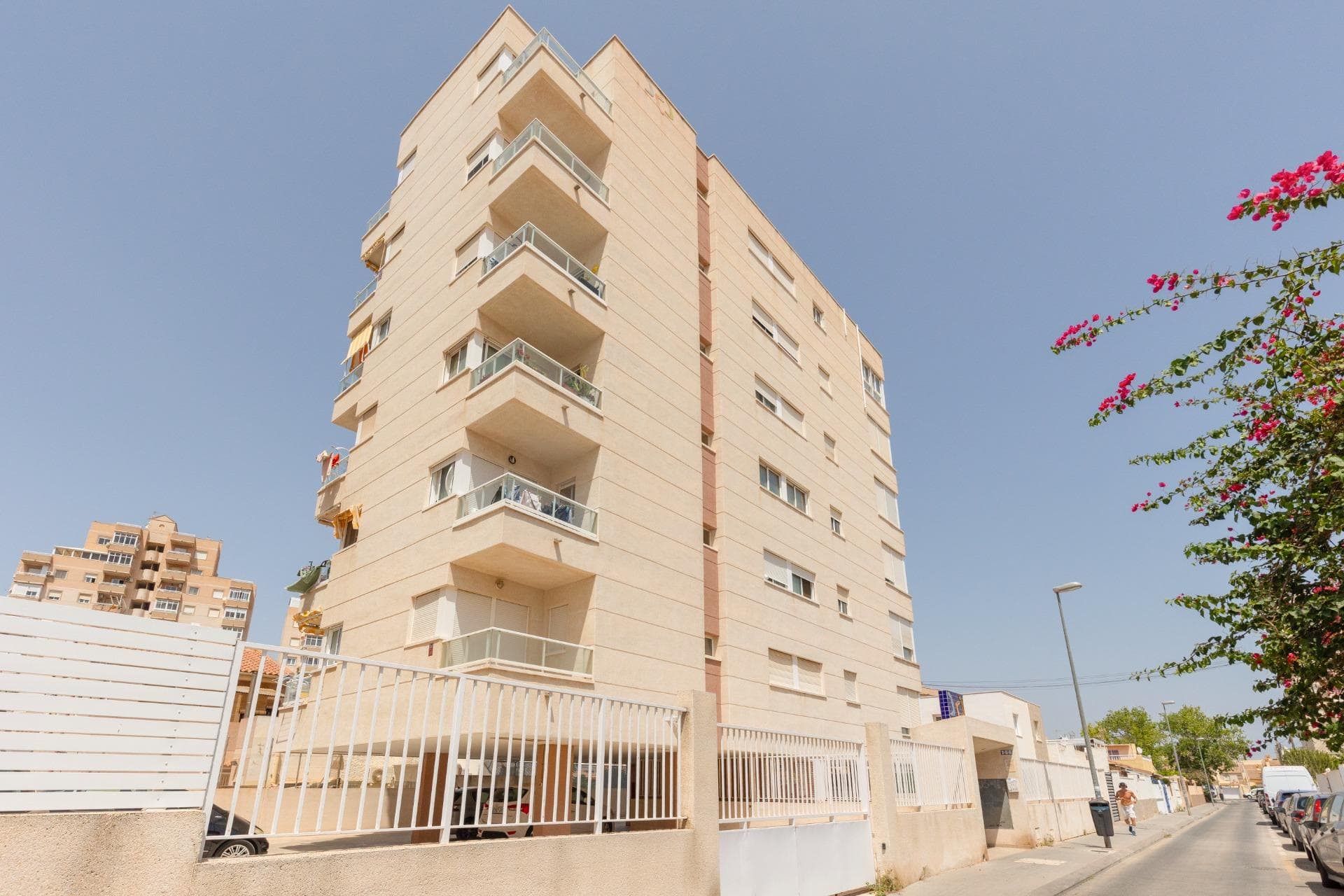 Impeccable two-bedroom apartment with pool and garage included in Nueva Torrevieja