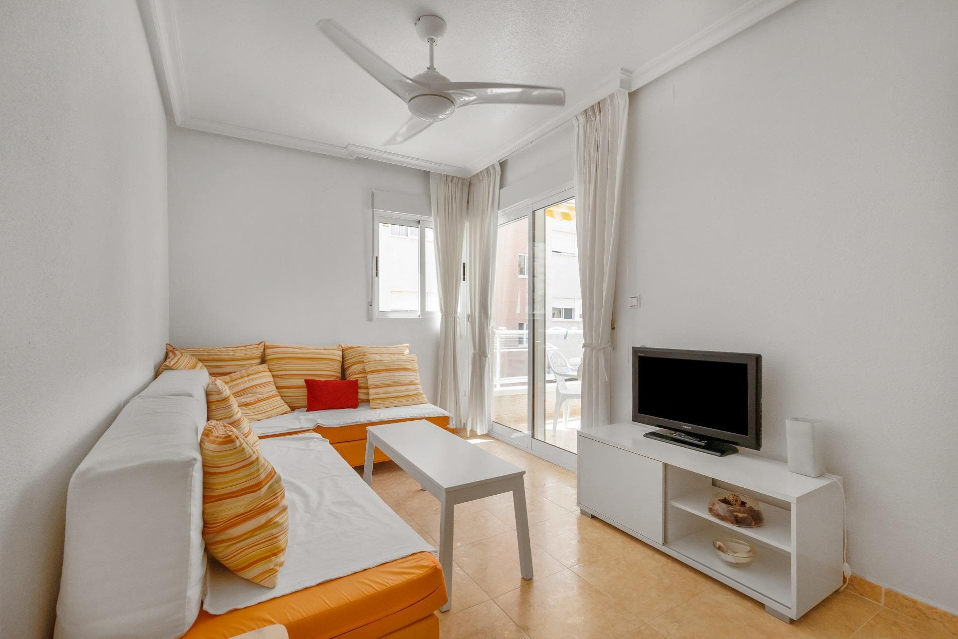 Impeccable two-bedroom apartment with pool and garage included in Nueva Torrevieja