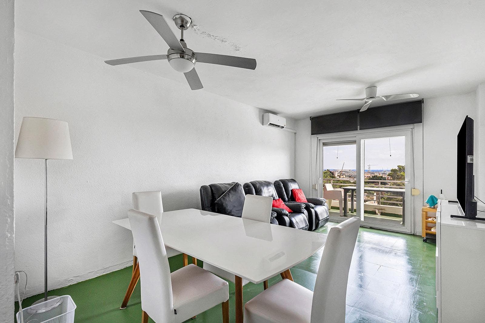 Opportunity with sea views