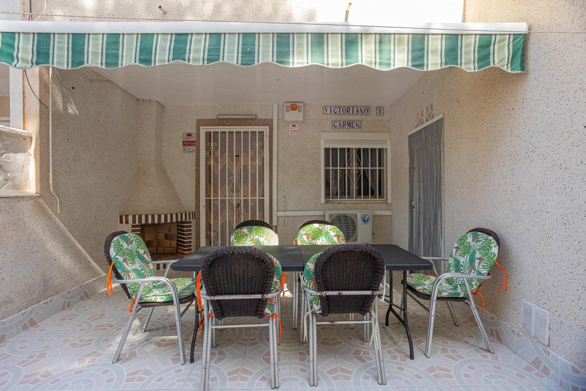 Ground-floor bungalow 400 metres from Los Náufragos Beach