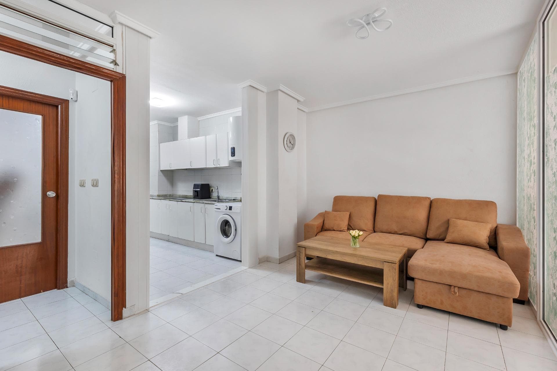 Very spacious 2 bedroom + 1 bathroom apartment