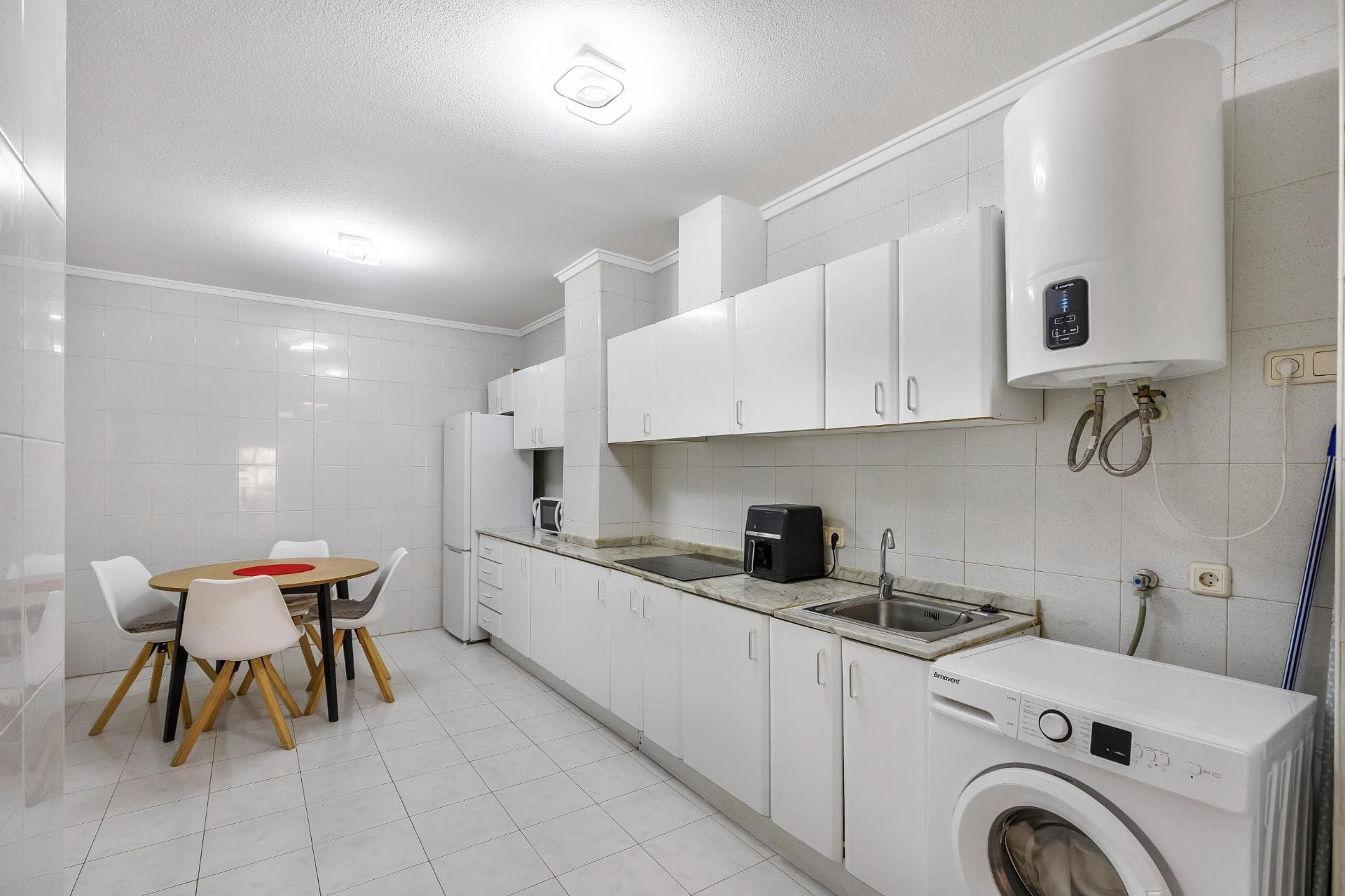 Very spacious 2 bedroom + 1 bathroom apartment