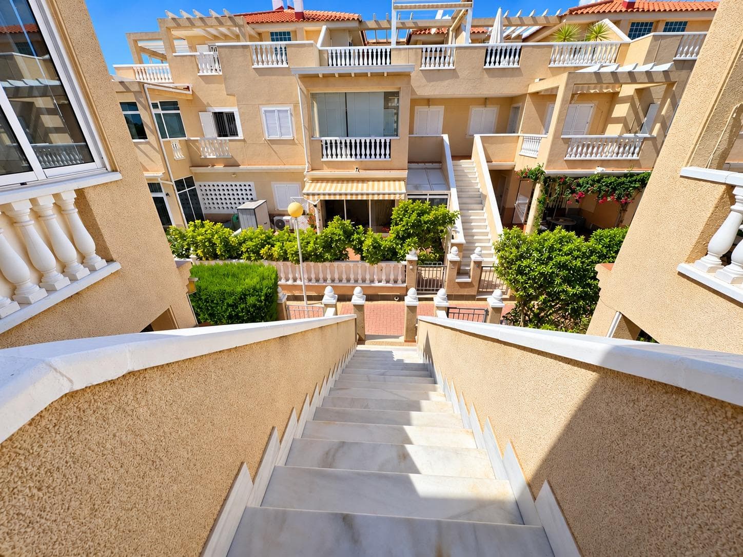 Property with Large Private Solarium in Zeniamar VI – Orihuela Costa