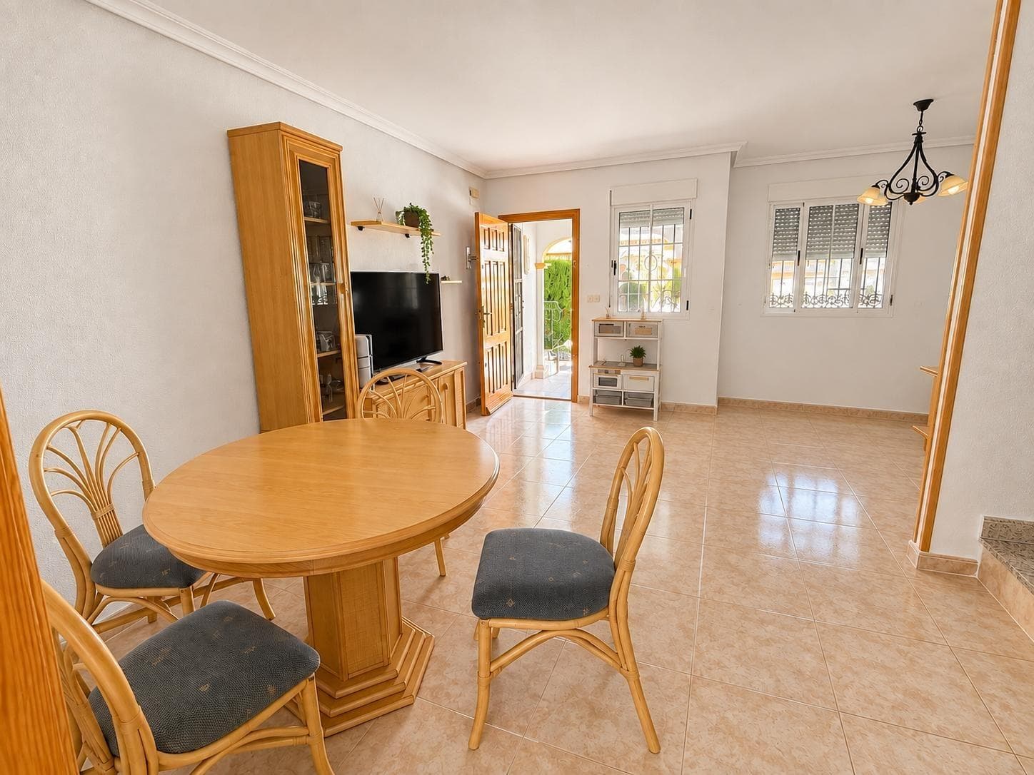Corner Townhouse with Large Plot and South Orientation in El Limonar