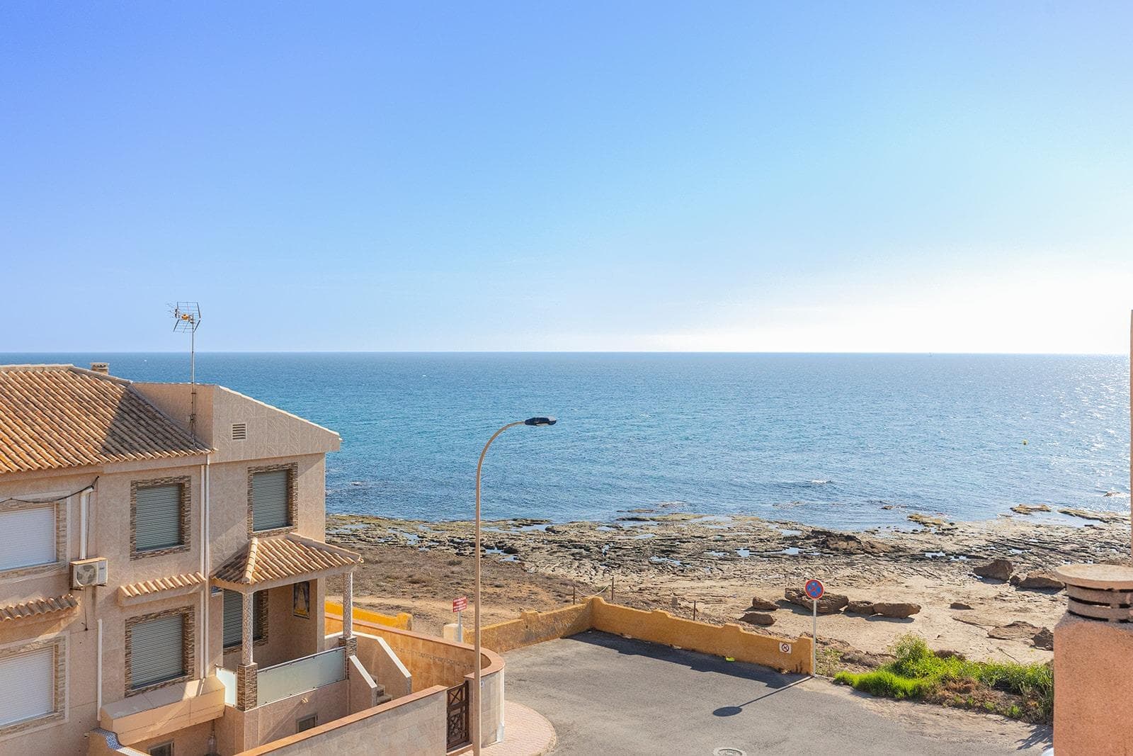 Frontline townhouse with sea views