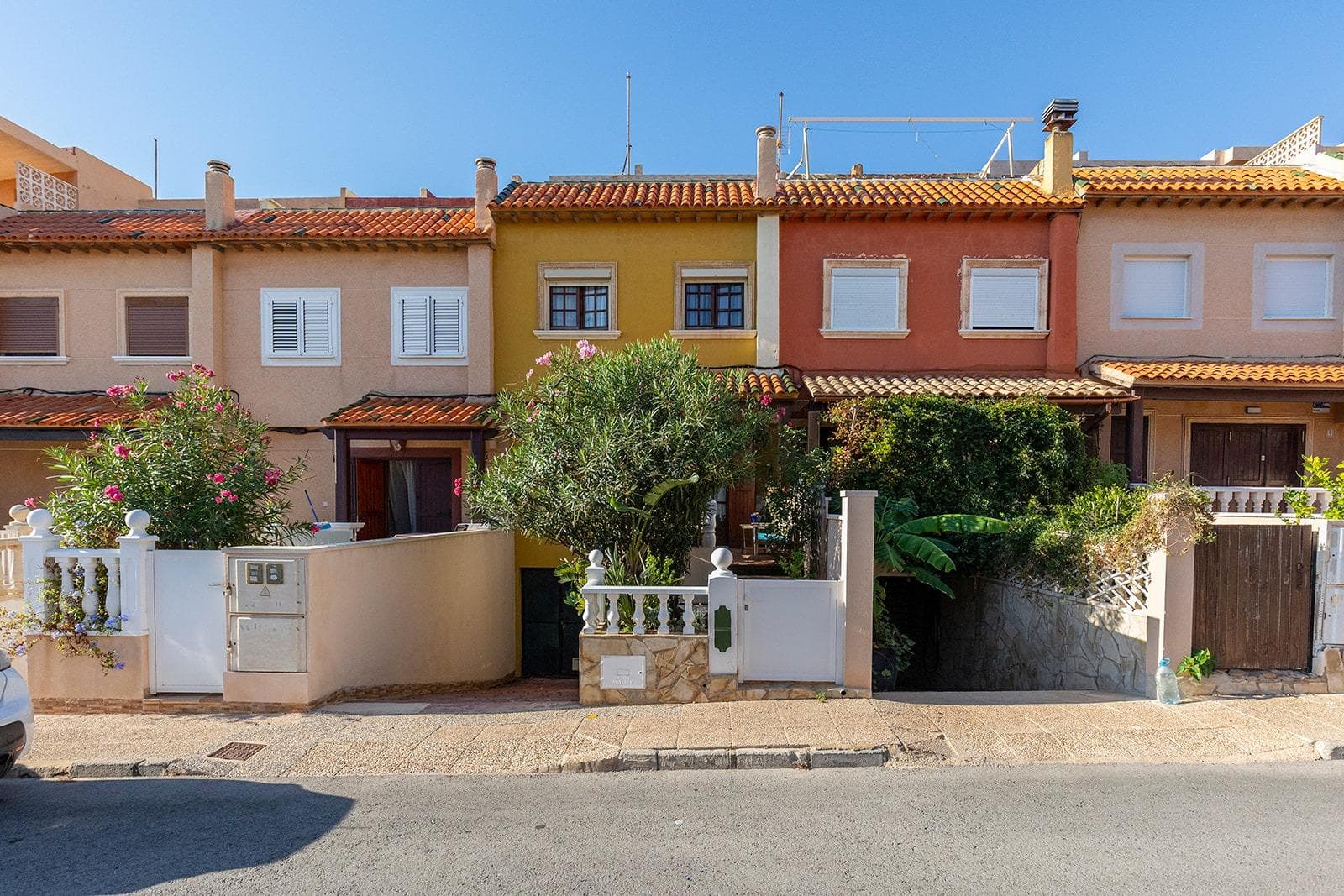 Frontline townhouse with sea views