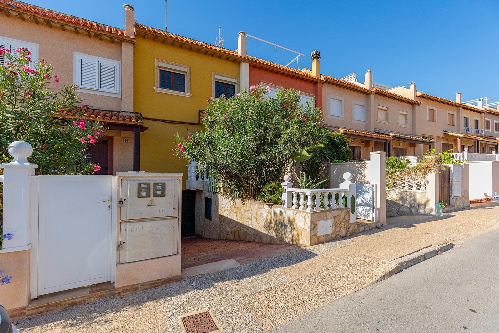Frontline townhouse with sea views