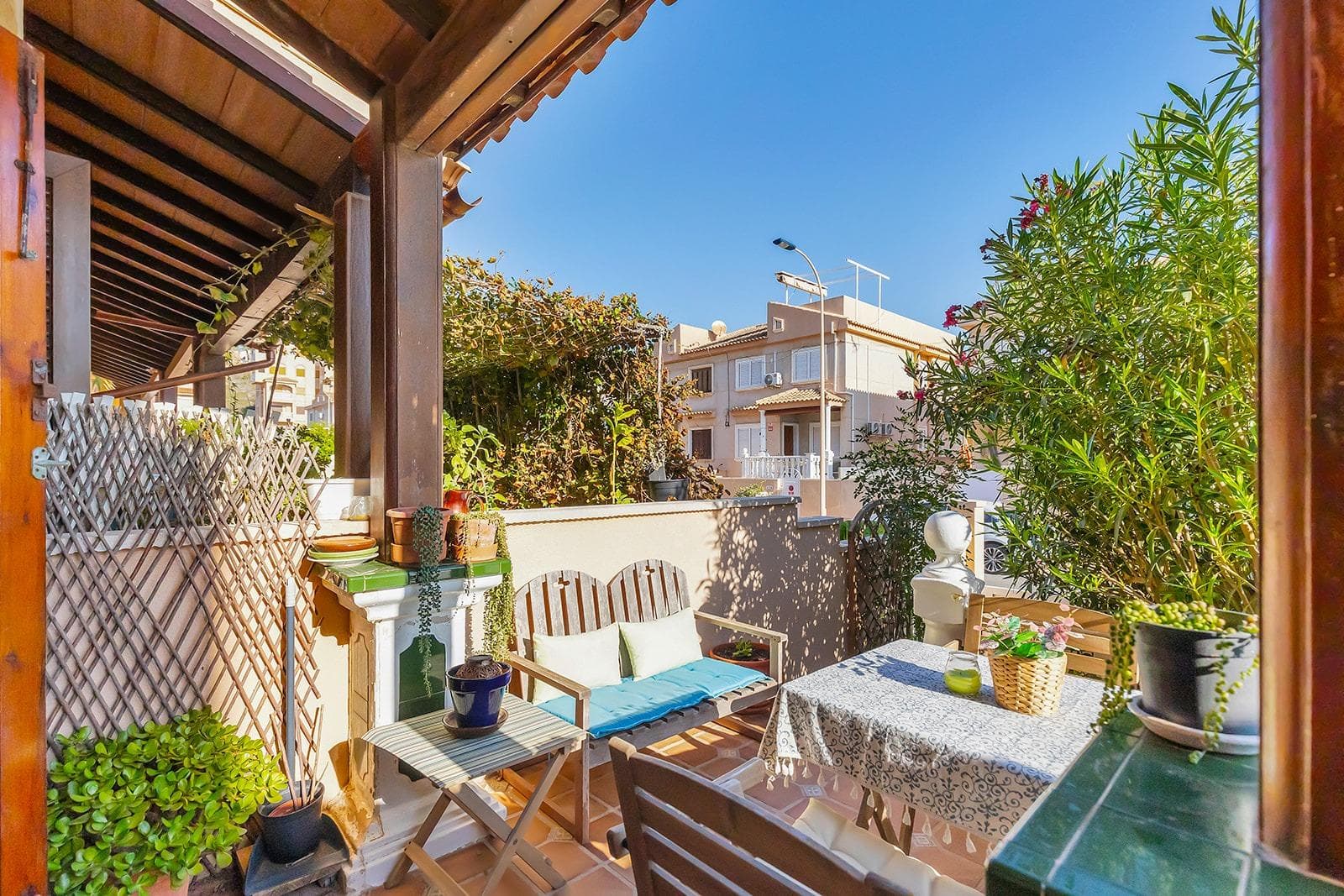 Frontline townhouse with sea views