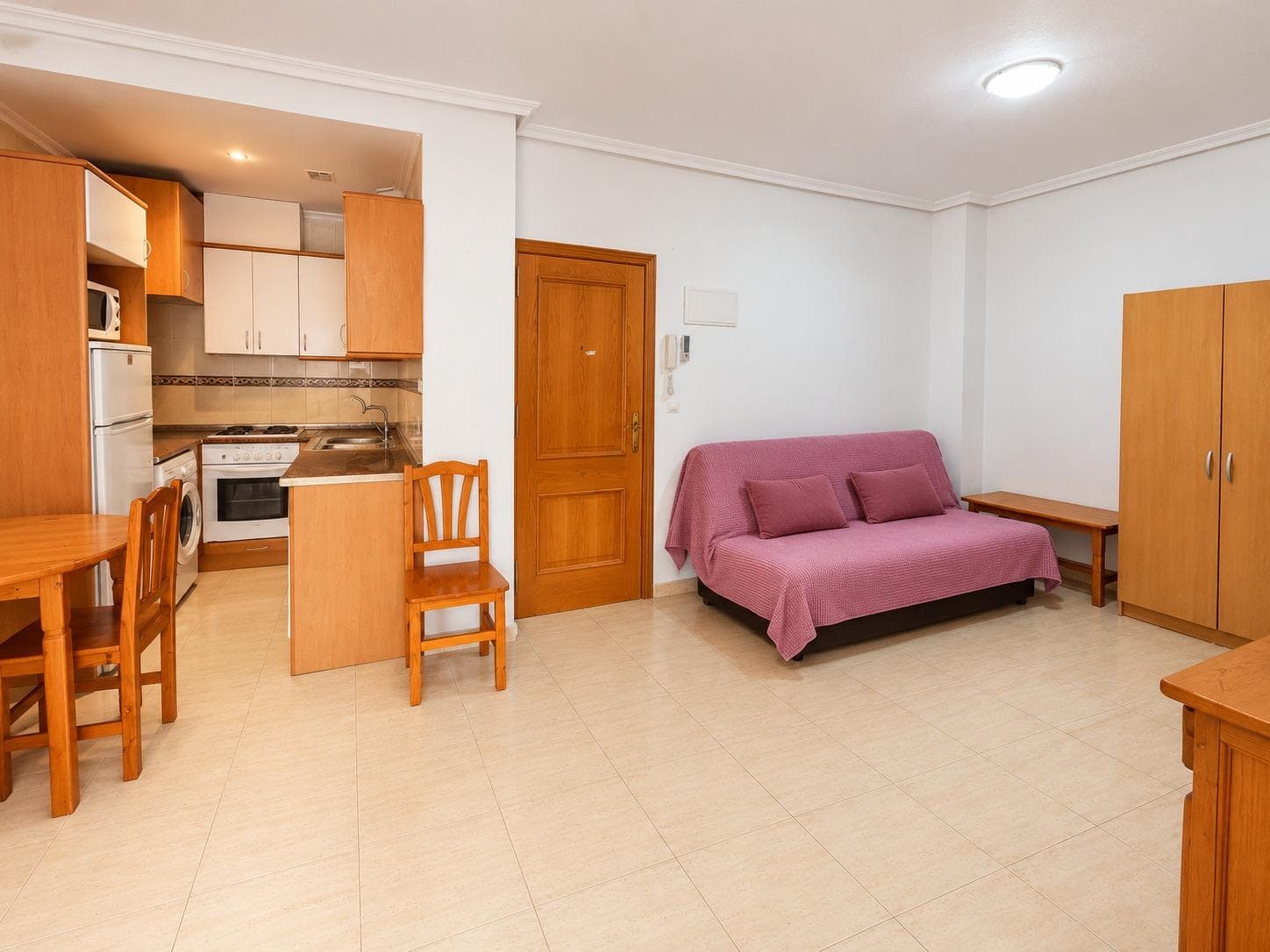 Studio for Sale in Torrevieja, 700 m from Playa del Cura