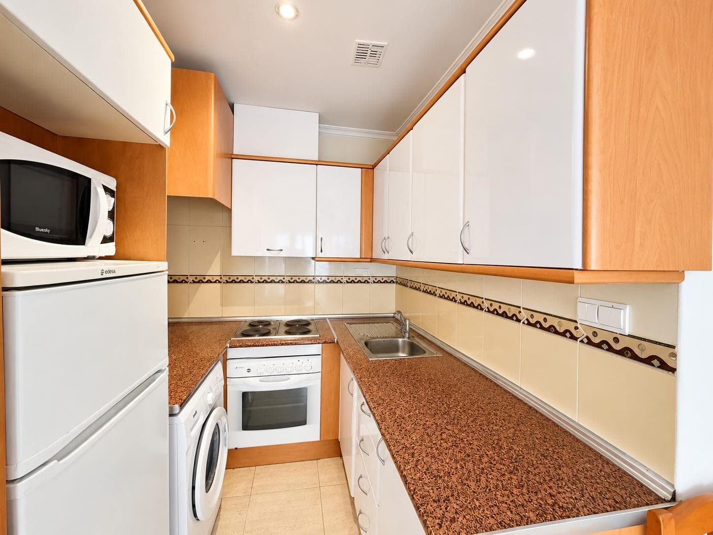 Studio for Sale in Torrevieja, 700 m from Playa del Cura