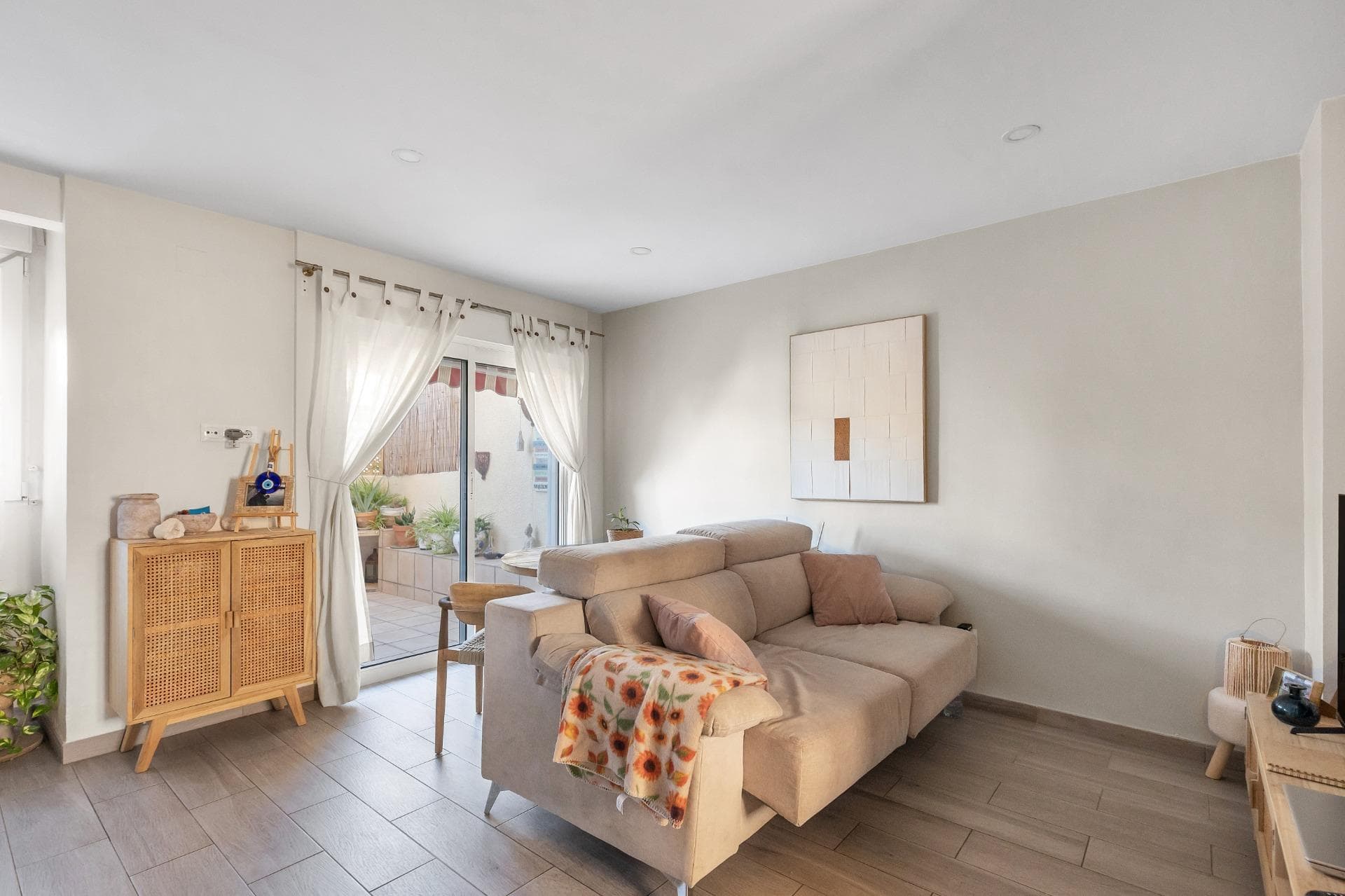 Renovated duplex in Los Balcones: sun, comfort, and strategic location