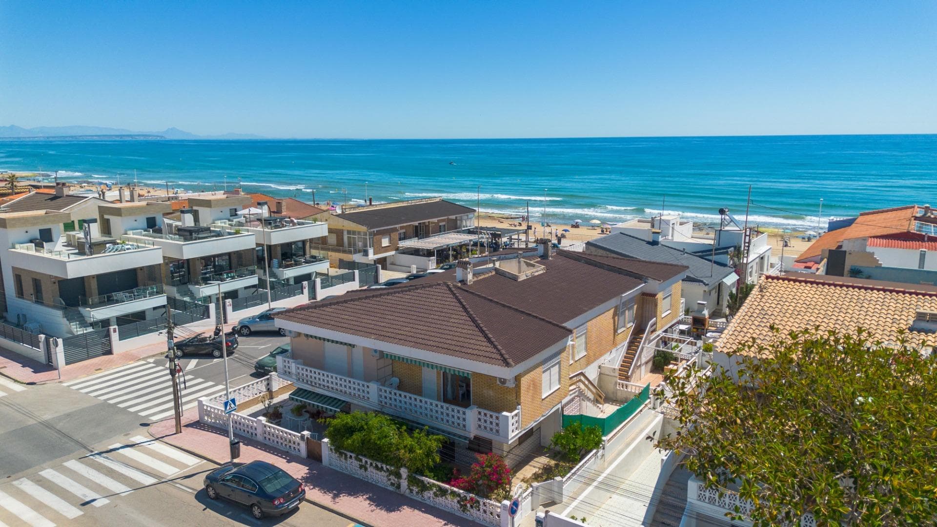 Upper Floor Bungalow in Los Europeos, Torrevieja - Just 50 meters from the beach