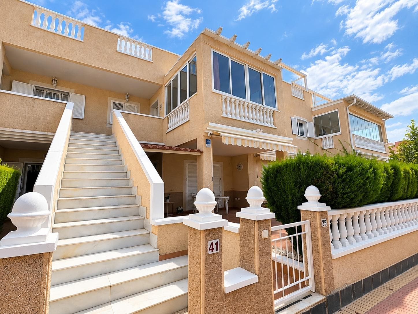 Property with Large Private Solarium in Zeniamar VI – Orihuela Costa