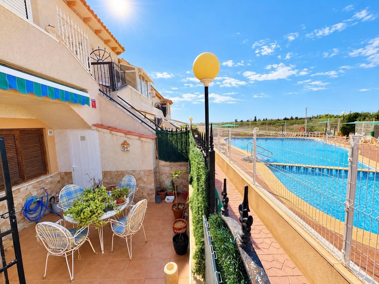 Ground-floor property with two terraces overlooking the communal pool in El Moncayo – Guardamar del Segura