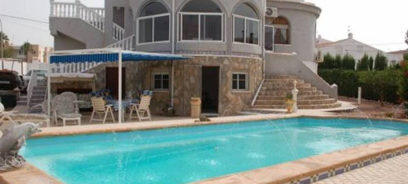 Buy Villa for Sale in El Chaparral, Alicante: Relax during your vacation