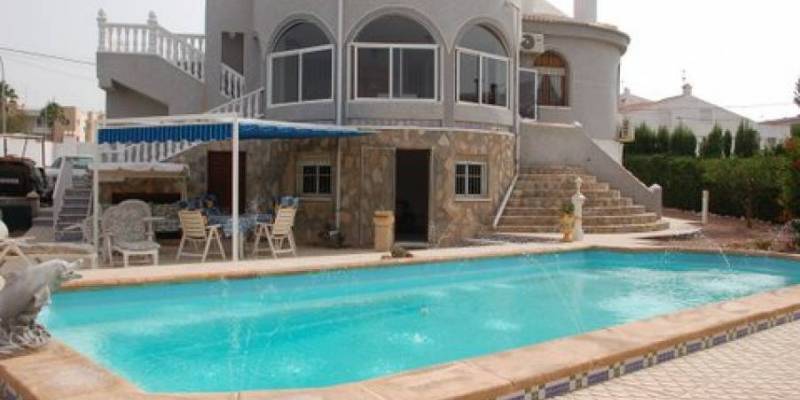 Acheter Villa à vendre à El Chaparral, Alicante: Détendez-vous pendant vos vacances