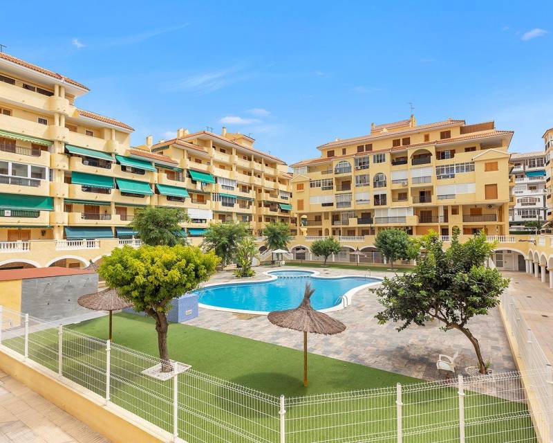 Apartment - Sale - Torrevieja - La Mata